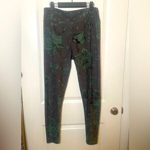 LulaRoe Floral Tall and Curvy Leggings